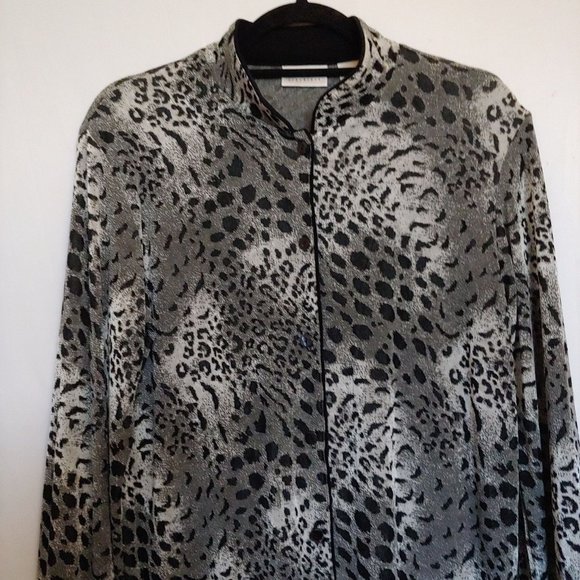Chices Travelers Black/Gray Leopard Pattern Button Down Slinky Knit Blouse S1 - Picture 3 of 9